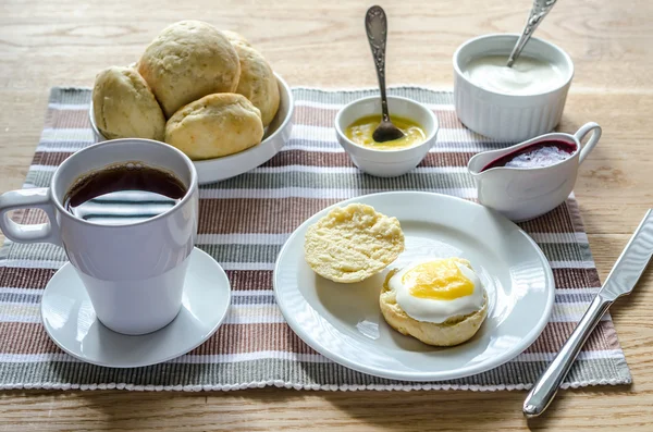 Scones με λεμόνι πηγμένο γάλα για τυρί — Φωτογραφία Αρχείου