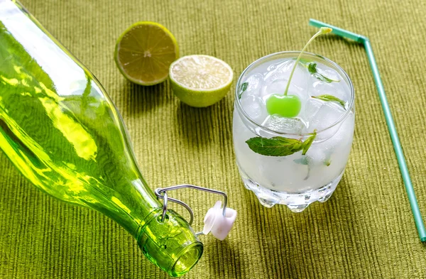 Coquetel de mojito refrescante — Fotografia de Stock