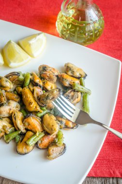 kare tabak kızarmış midye