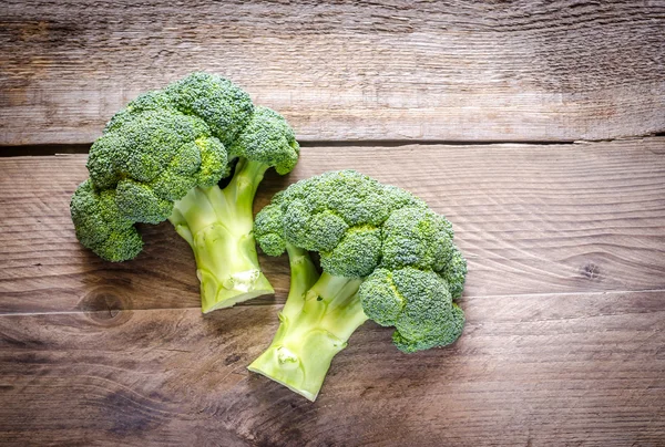Fresh broccoli on the wooden table — Stock Photo, Image