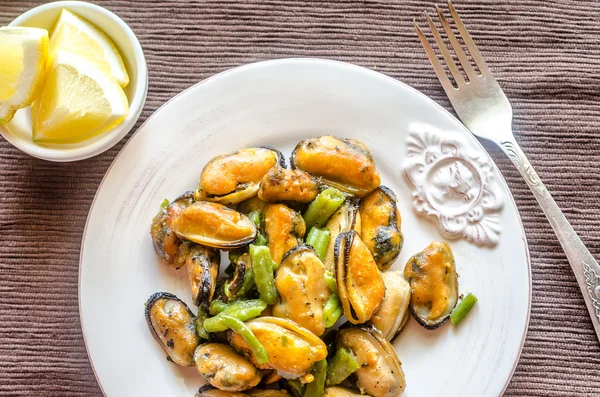 Cozze fritte sul piatto — Foto Stock