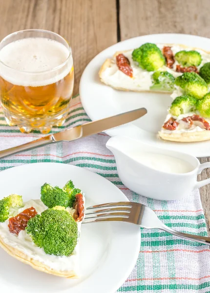 Quiche con brócoli y tomates secados al sol —  Fotos de Stock