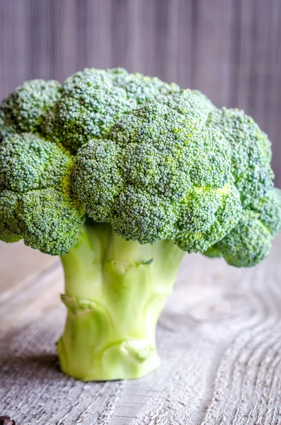 Fresh broccoli on the wooden table — Stock Photo, Image