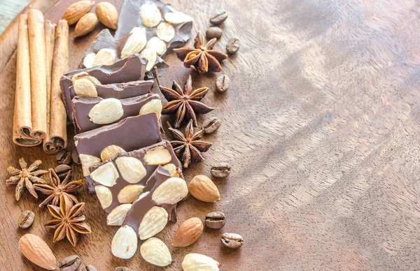 Chocolate pieces with spice, cinnamon and anise — Stock Photo, Image