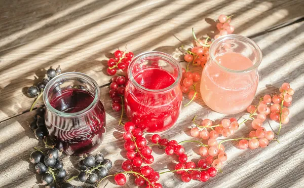 Currant jam with fresh berries — Stock Photo, Image