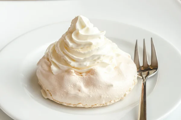 Meringue cake with whipped cream — Stock Photo, Image