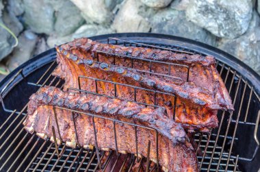 ızgara domuz pirzola rafta