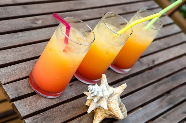 Drei Tequila-Cocktails zum Sonnenaufgang — Stockfoto