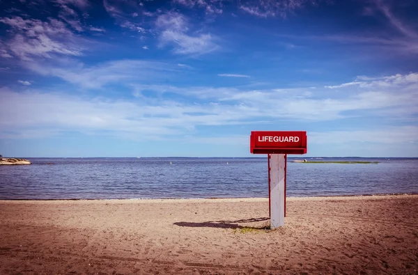 Rettungsschwimmturm am Strand — Stockfoto