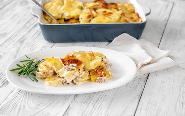 Tartiflette Patates Reblochon Peyniri Lardon Soğandan Yapılmış Bir Fransız Yemeği — Stok fotoğraf