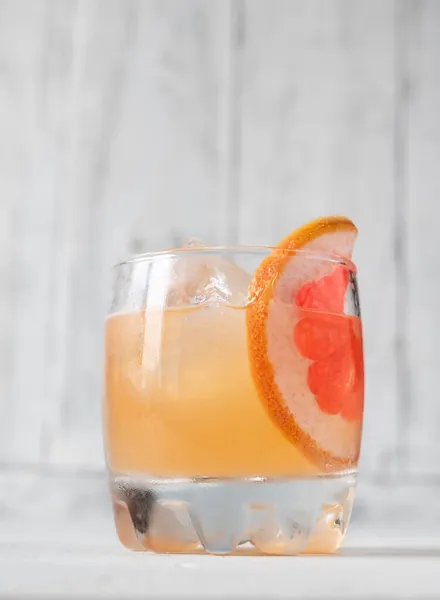 Glas Great Gatsby Cocktail Garniert Mit Orangefarbenem Scheibenrad — Stockfoto