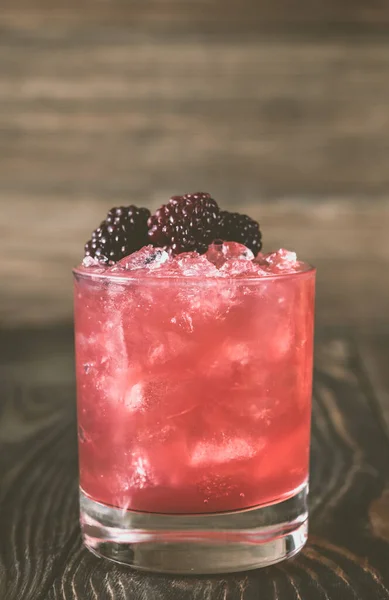 Bourbon Renewal Cocktail Garnished Blackberries — Stock Photo, Image