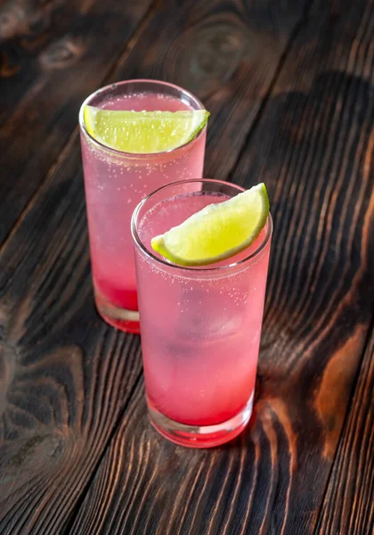 Zwei Diabo Cocktails Garniert Mit Limettenkeilen — Stockfoto