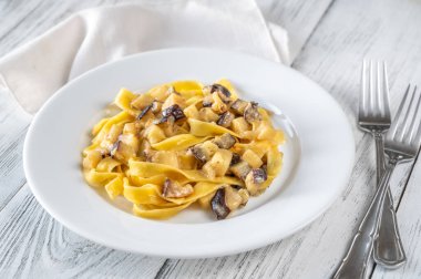 Kremalı sarımsaklı patlıcan ve parmesanlı makarna.