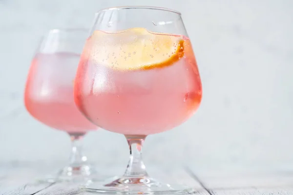 Cocktail Limonade Vodka Rose Garni Quartiers Citron — Photo