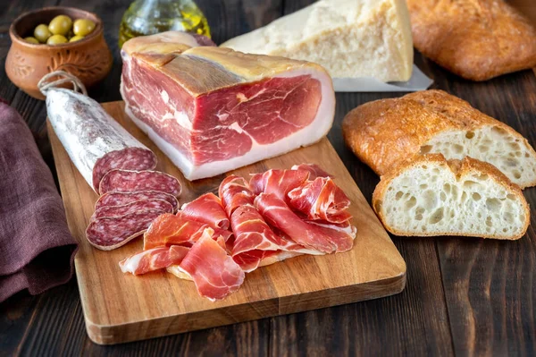 Jamón Jamón Jamón Con Parmesano Ciabatta Fuet —  Fotos de Stock