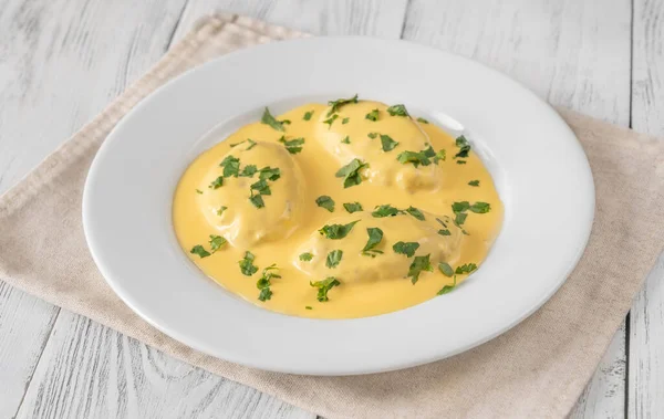 Quenelle Mezcla Pescado Crema Con Salsa Holandesa — Foto de Stock