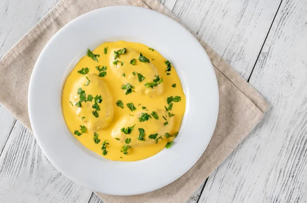 Quenelle Mezcla Pescado Crema Con Salsa Holandesa — Foto de Stock