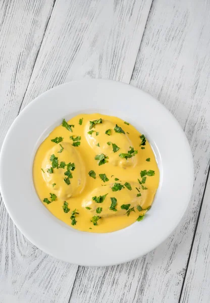 Quenelle Hollandaise Soslu Kremalı Balık Karışımı — Stok fotoğraf