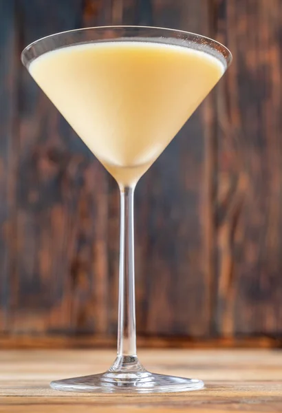 Склянка Canary Flip Коктейль Прикрашений Лимонною Цедрою — стокове фото
