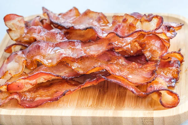 Stekta Baconremsor Träplattan — Stockfoto