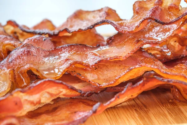 Stekta Baconremsor Träplattan — Stockfoto