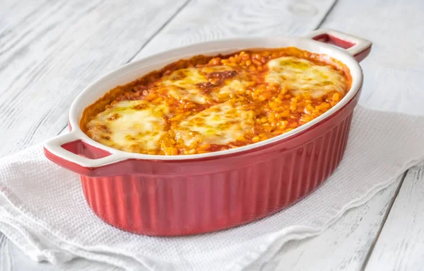 Fırında mozzarella soslu domates pilavı.