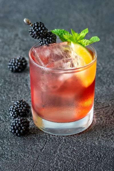 Blackberry Bourbon Smash Cocktail Garnished Lime Berries —  Fotos de Stock