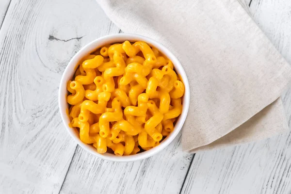 Tigela Macarrão Queijo Sobre Fundo Preto — Fotografia de Stock