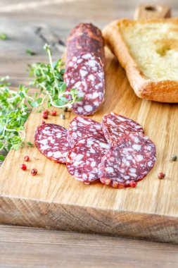 Braunschweiger sausage on the wodden cutting board