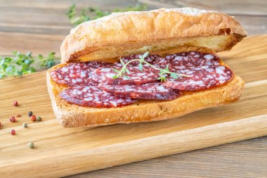 Sandwich wit Braunschweiger sausage on the wodden cutting board