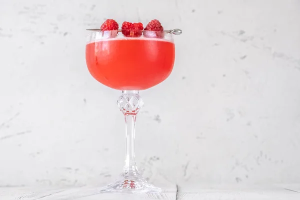 Glas Des Blinker Cocktails Garniert Mit Himbeeren — Stockfoto