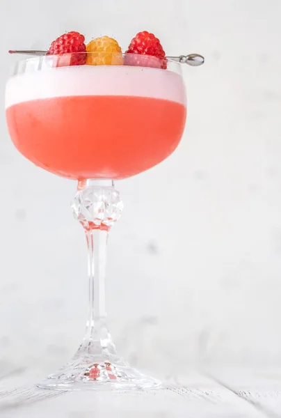 Clover Club Cocktail Γαρνιρισμένο Σμέουρα — Φωτογραφία Αρχείου