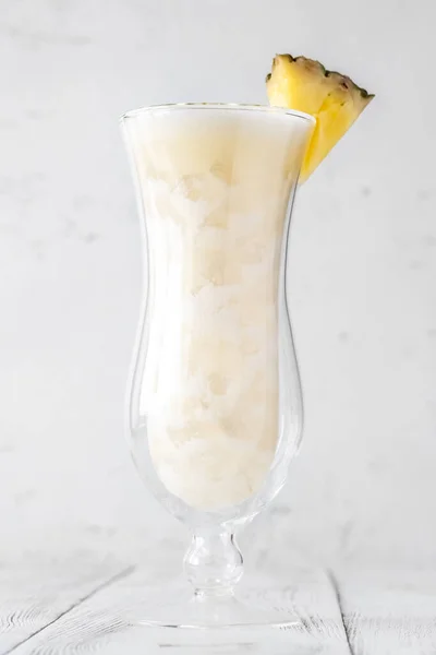 Glas Pina Colada Cocktail Utsmyckad Med Ananas Kil — Stockfoto