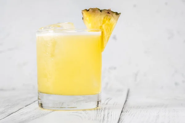 Island Oasis Cocktail Garnished Pineapple Wedge — Stock Photo, Image