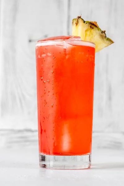 Sticlă Cocktail Batida Rosa Garnitură Pană Ananas — Fotografie, imagine de stoc