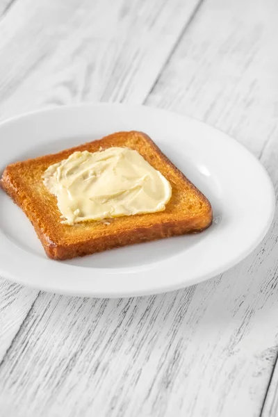 Beyaz Tabakta Tatlı Tereyağlı Tost — Stok fotoğraf