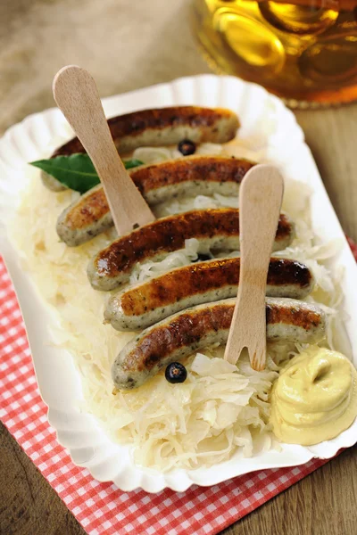 Sauerkraut y Nuernberger Bratwuerstchen —  Fotos de Stock