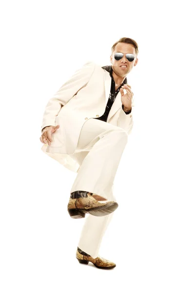 Szalony tancerz disco w białym garniturze i wąż skórzane buty — Zdjęcie stockowe