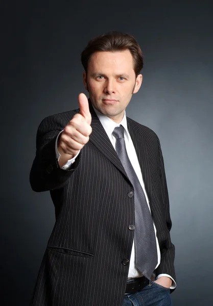 Businessman with his thumb up. Focus is on person, thumb is slig — Stock Photo, Image