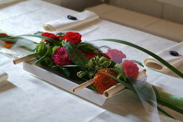 Ikebana - floral bouquet table decoration — Stock Photo, Image