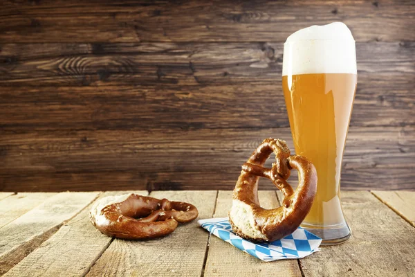 Cerveza y Pretzel, Oktoberfest — Foto de Stock