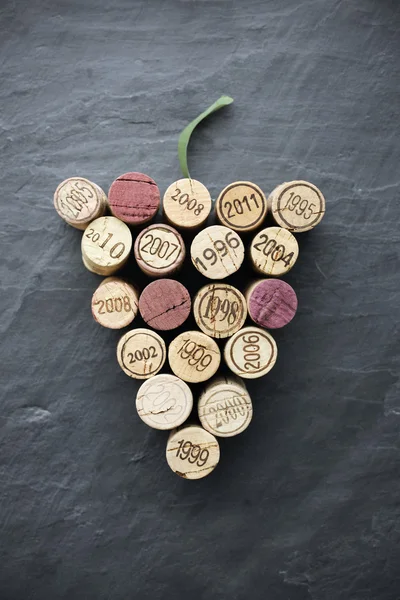 Wine: Corks in grape shape on slate — Stock Photo, Image