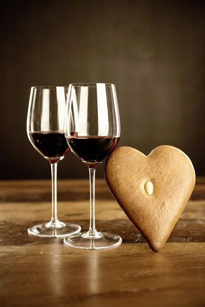 Red wine and gingerbread — Stock Photo, Image