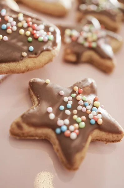 Christmas cookies i olika former med glasyr — Stockfoto