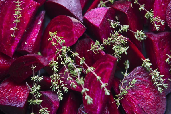 Food: Raw Beetroot and Thyme in a Tagine, ready to be stewed — Stock Photo, Image