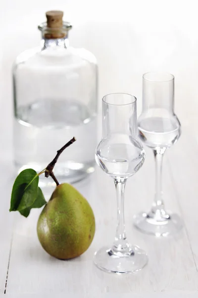 Fruit brandy, peer — Stockfoto