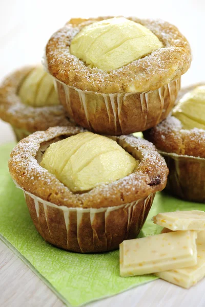 Muffins aus Apfel und weißer Schokolade — Stockfoto