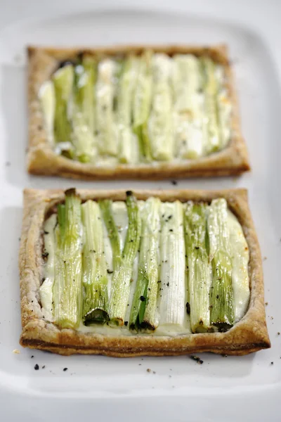 Tarta de cebolla verde con queso de cabra — Foto de Stock