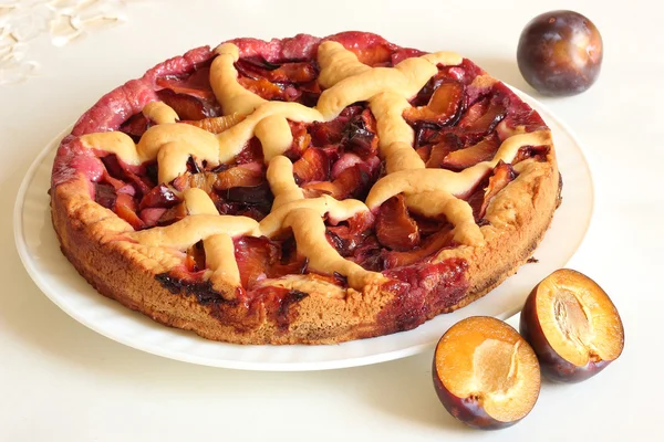 Plum cake with a lattice — Stock Photo, Image